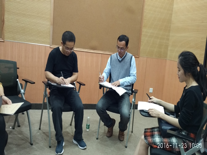 公明中英文學(xué)?？茖W(xué)組與李松朗小學(xué)互助磨課