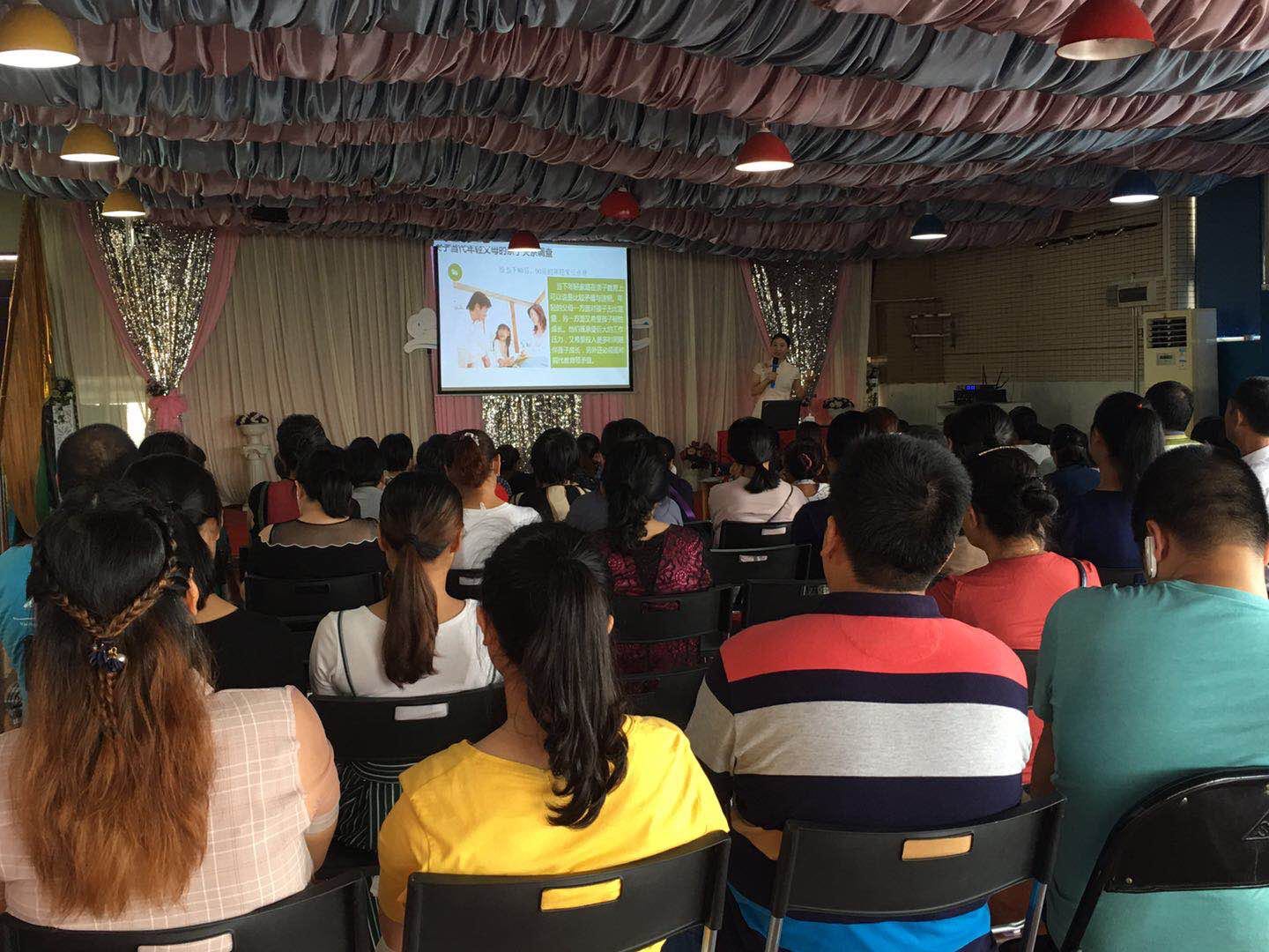 80后、90后育兒遇困擾  育兒專家現(xiàn)場(chǎng)支大招