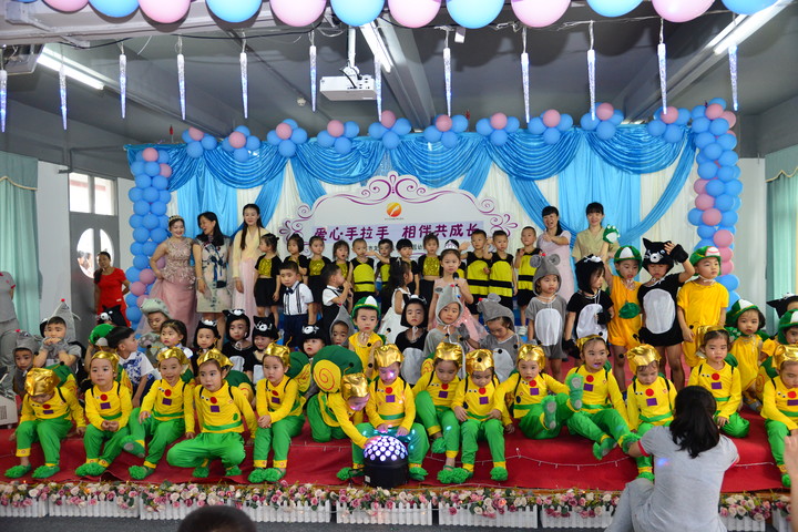 愛心手拉手，相伴共成長