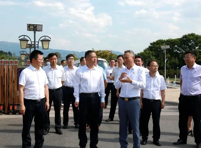 劉小強書記率領區(qū)領導集體調(diào)研遠恒佳學校———關(guān)注教育、關(guān)心教育、支持教育