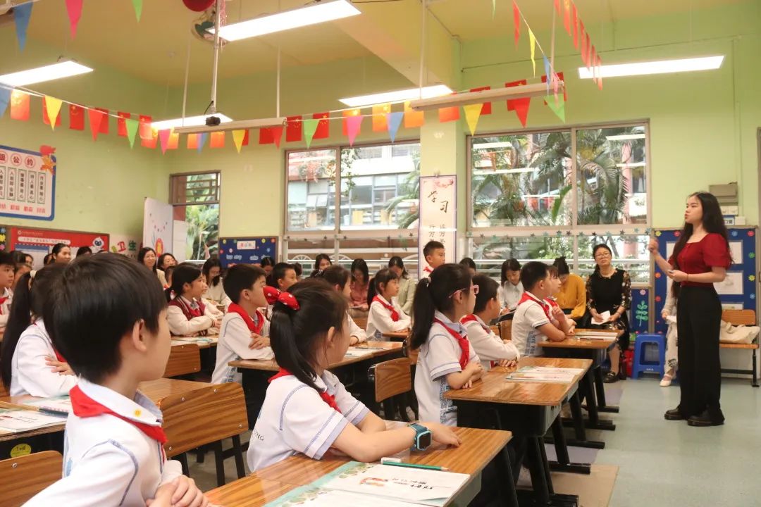 以漢字之涵養(yǎng)，育學(xué)子之美德——記民治中學(xué)教育集團民順小學(xué)與龍華中英文實驗學(xué)?！皾h字德育”交流活動